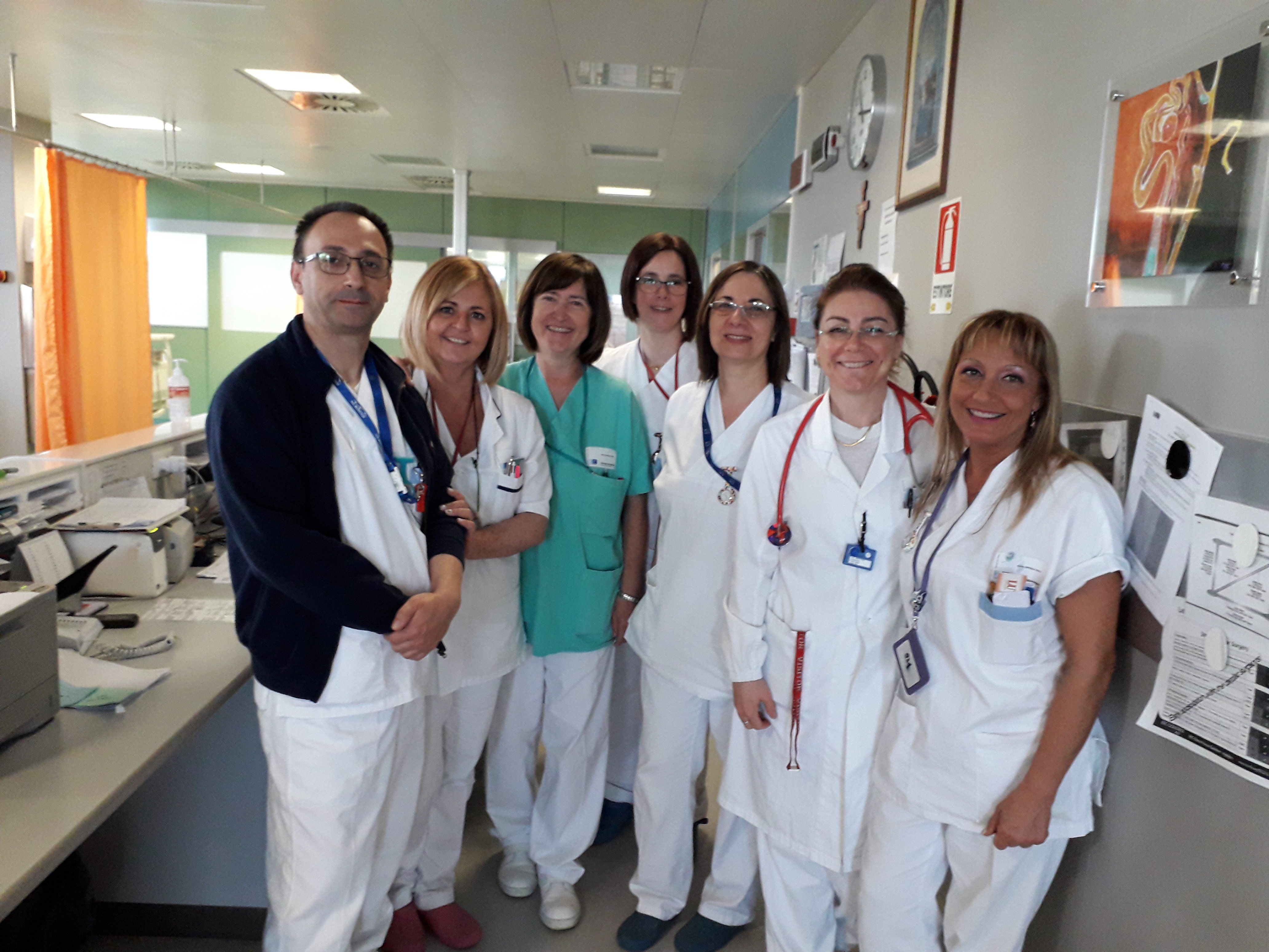 Lal Dr.ssa Toso con l'equipe infermieristica (foto da comunicato)