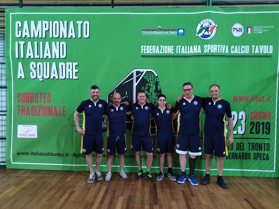 la squadra al completo, da sinistra verso destra, Esposito Bruno, Zaccardo Giuseppe, Pasquini Fabio, Esposito Gabriele, Nasrì Ali e Santaniello Vincenzo