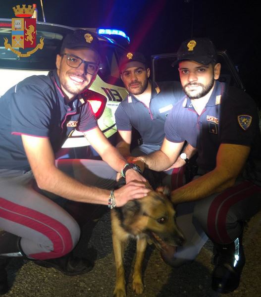 Giubba con gli agenti della Polstrada