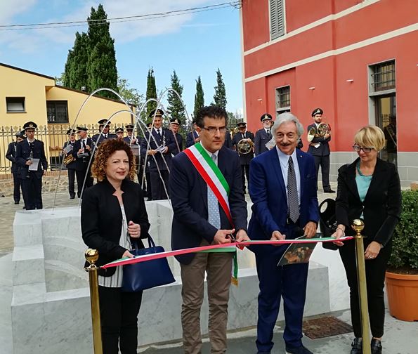 Taglio del nastro per la nuova Piazza Pedretti a Vinci