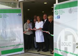 Rossi e Saccardi tagliano il nastro della nuova anatomia patologica AOU Careggi (foto sito Regione Toscana)