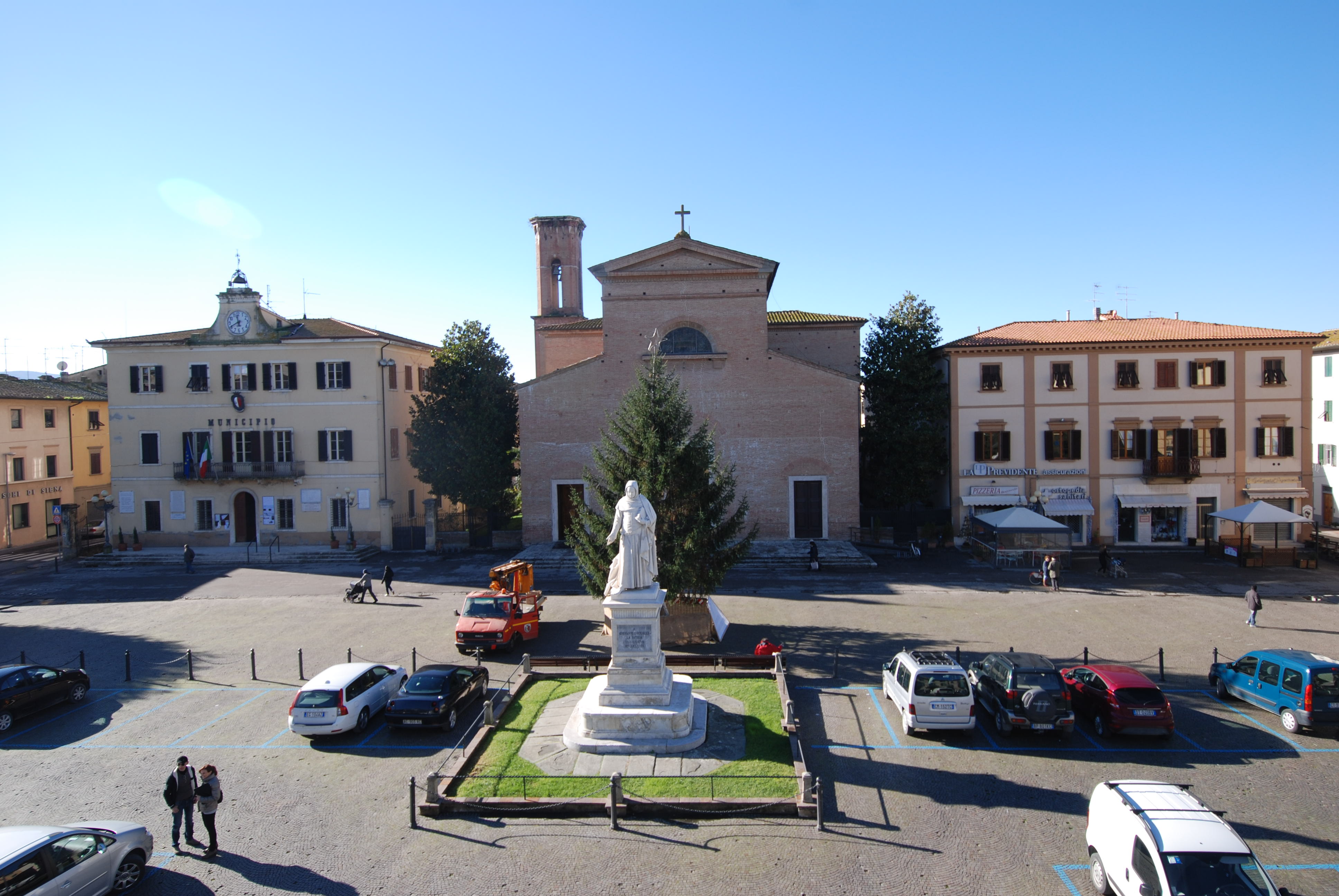 Certaldo - Piazza Boccaccio - il monumento di Augusto Passaglia 1879 