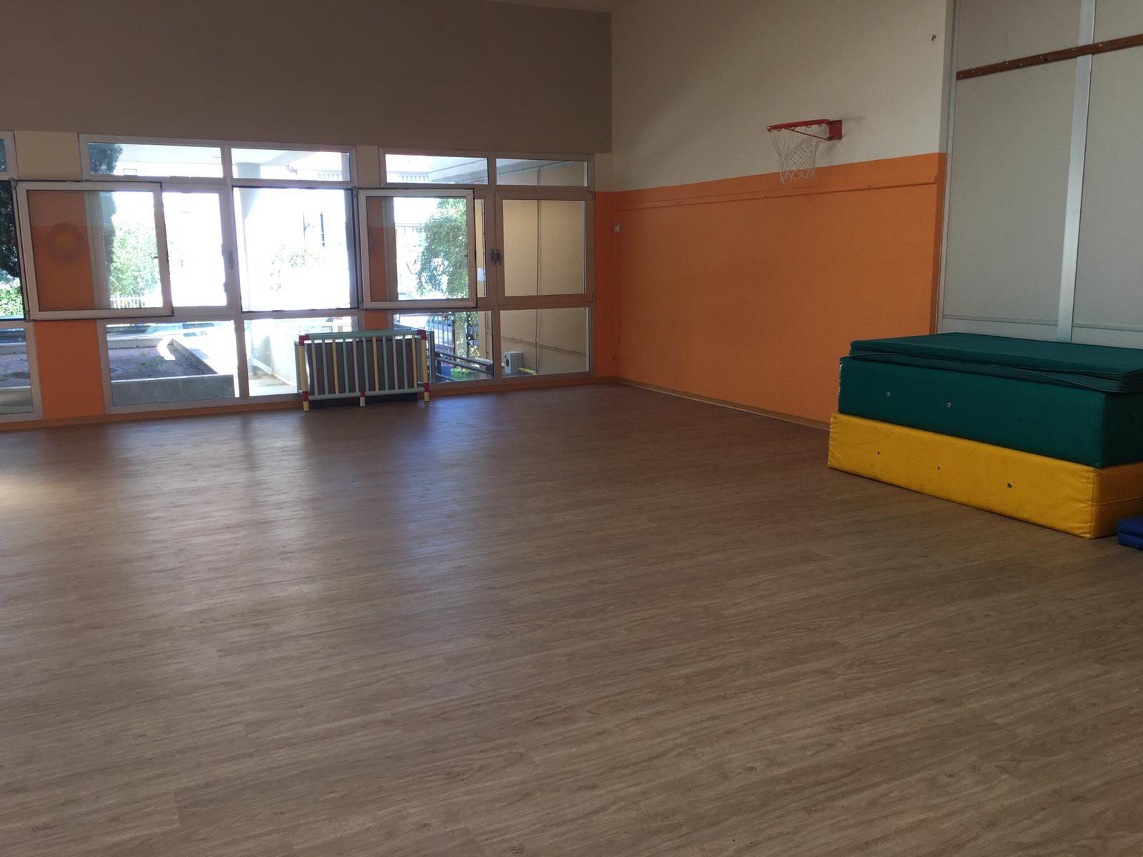 nuova pavimentazione aula attività motorie scuola C.Corti (Foto da comunicato)