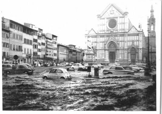 Piazza Santa Croce (fontefotoFondazioneZeffirelli) 