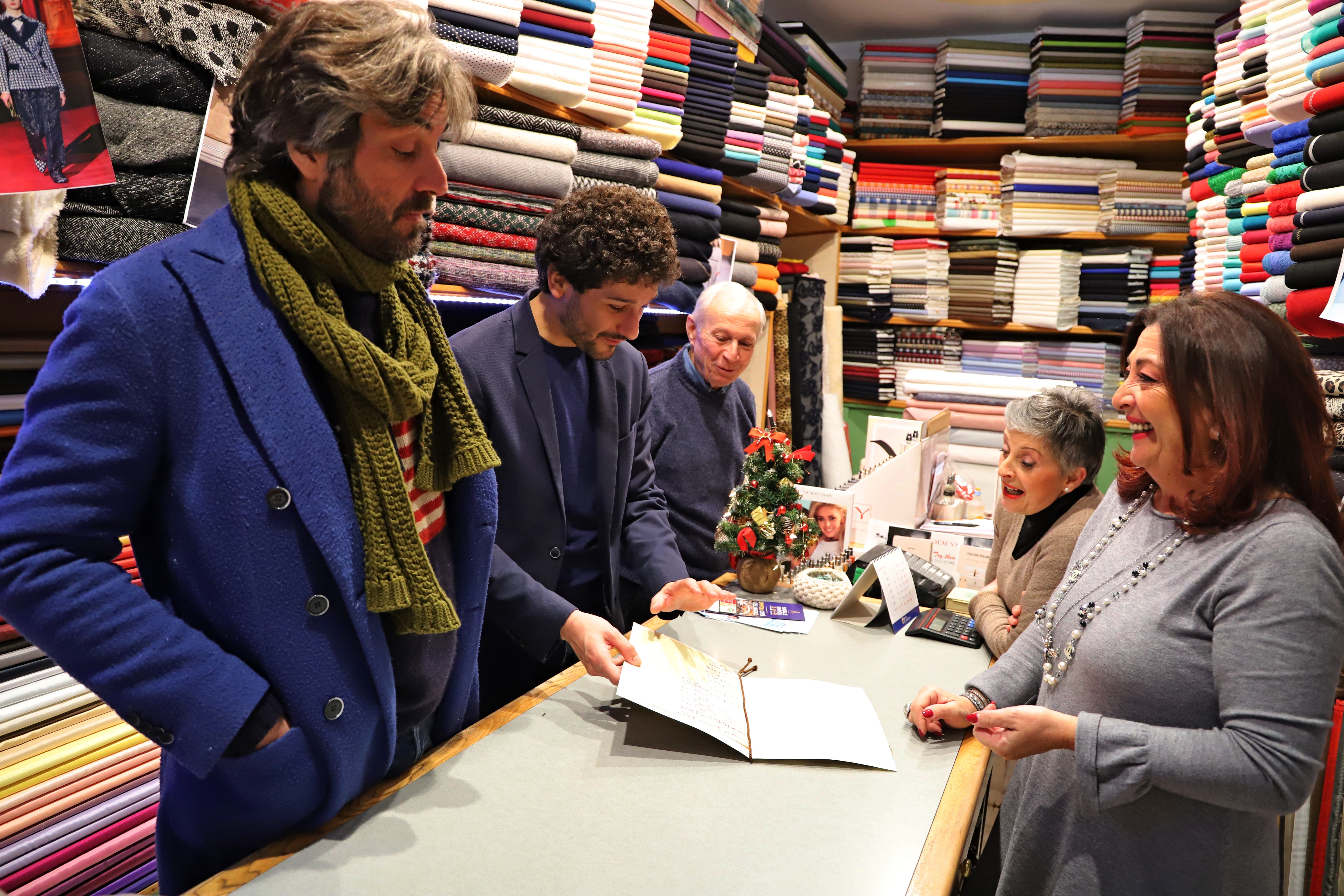 Targa e licenza di inizio attività per uno dei negozi storici del centro di Empoli (Foto da comunicato)