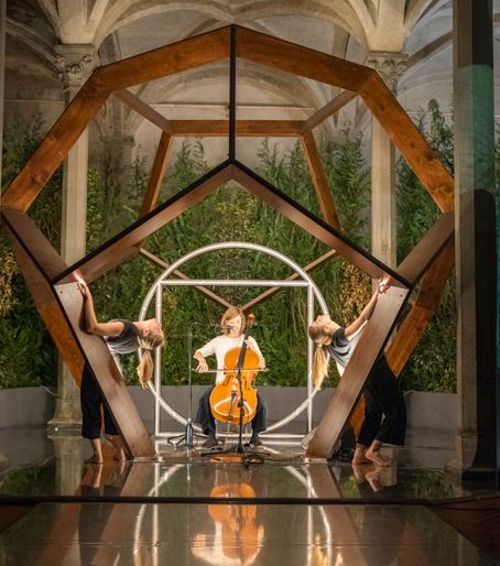 Strings City 2019_Naomi Berrill e danzatrici Virgilio Sieni alla Botanica di Leonardo Ex Dormitorio Santa Maria Novella_foto a cura degli studenti della LABA