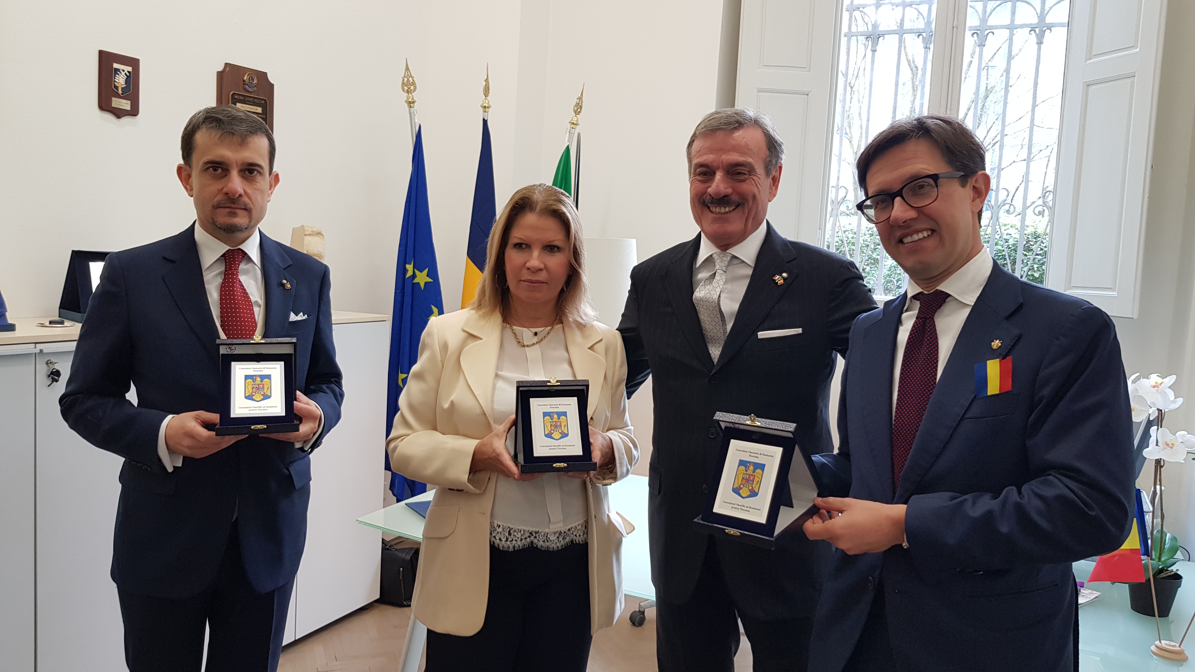 Nelle foto da sx l'Ambasciatore di Romania in Italia, George Gabriel Bologan con la prefetta Laura Lega, il sindaco Dario Nardella, il Console Onorario Paolo Fagiolini 