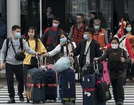 Cinesi in aeroporto (immagine dal sito WHO)