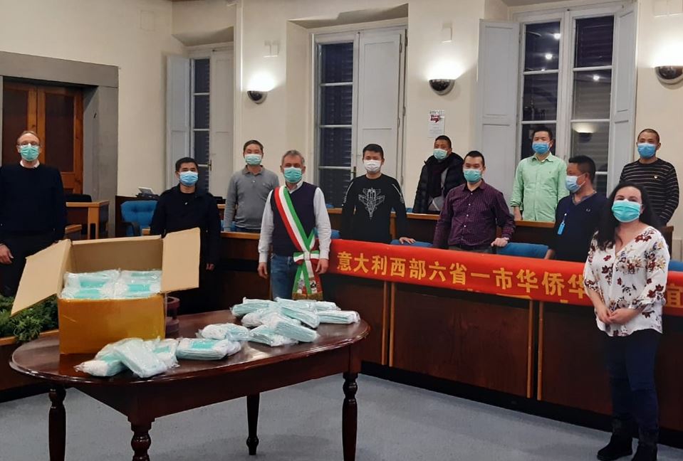 Le comunità cinesi di Fucecchio e Empoli donano 3000 mascherine
