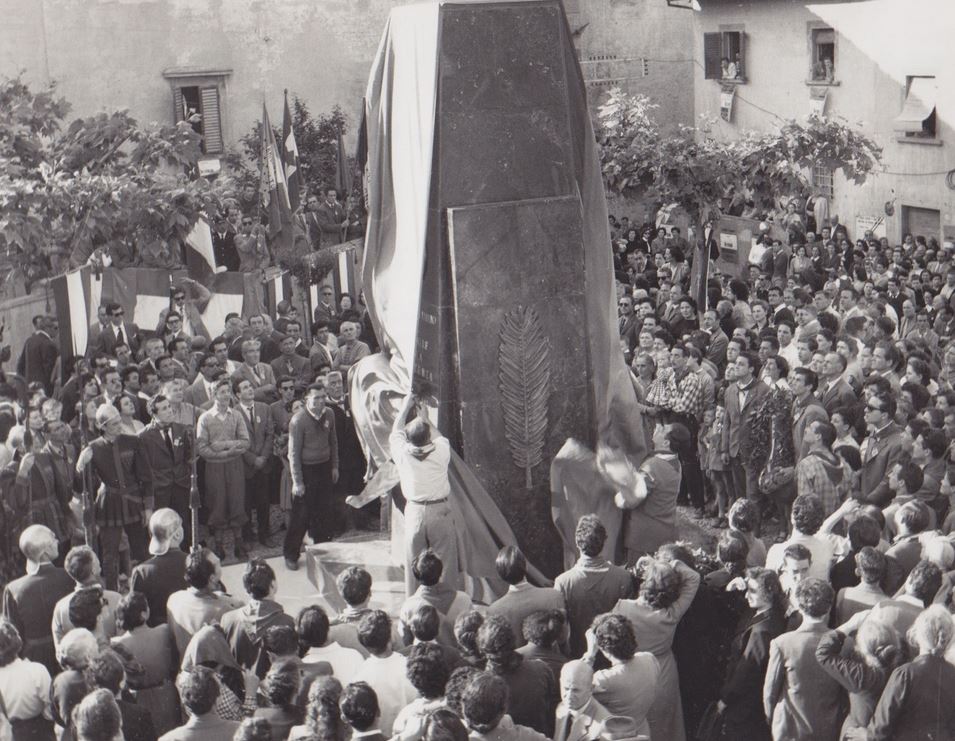 Foto d'epoca festa della Liberazione in Val di Bisenzio