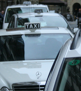 Taxi cittadino (Foto Antonello Serino - repertorio Redazione Met)