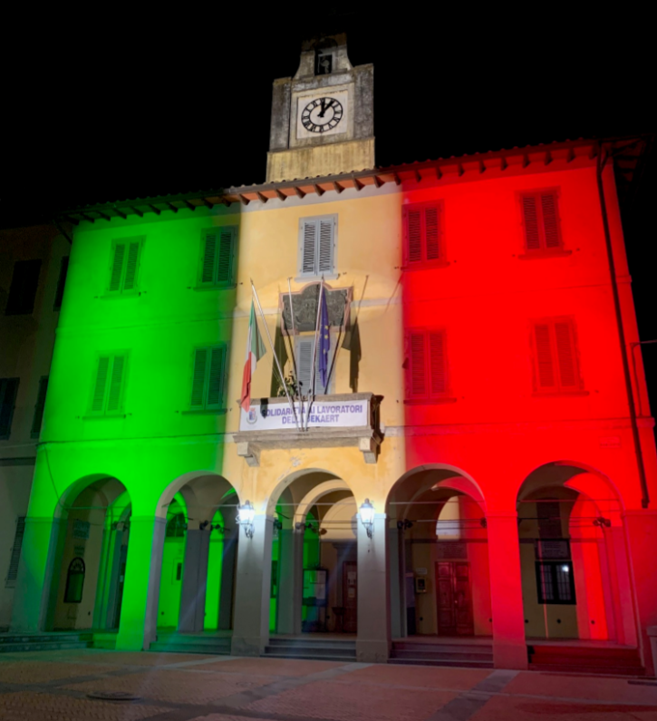 Municipio tricolore (Foto da comunicato)