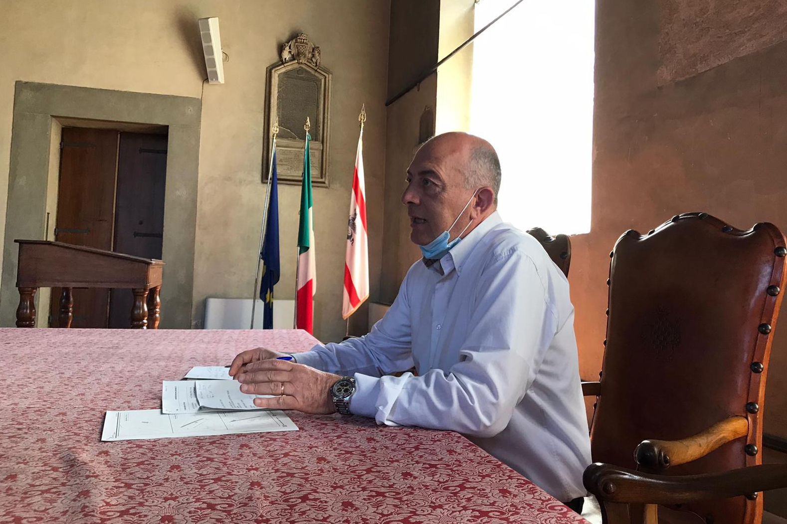 L’assessore Alessandro Sabella durante la conferenza stampa di mercoledì 27 maggio (Foto da comunicato)