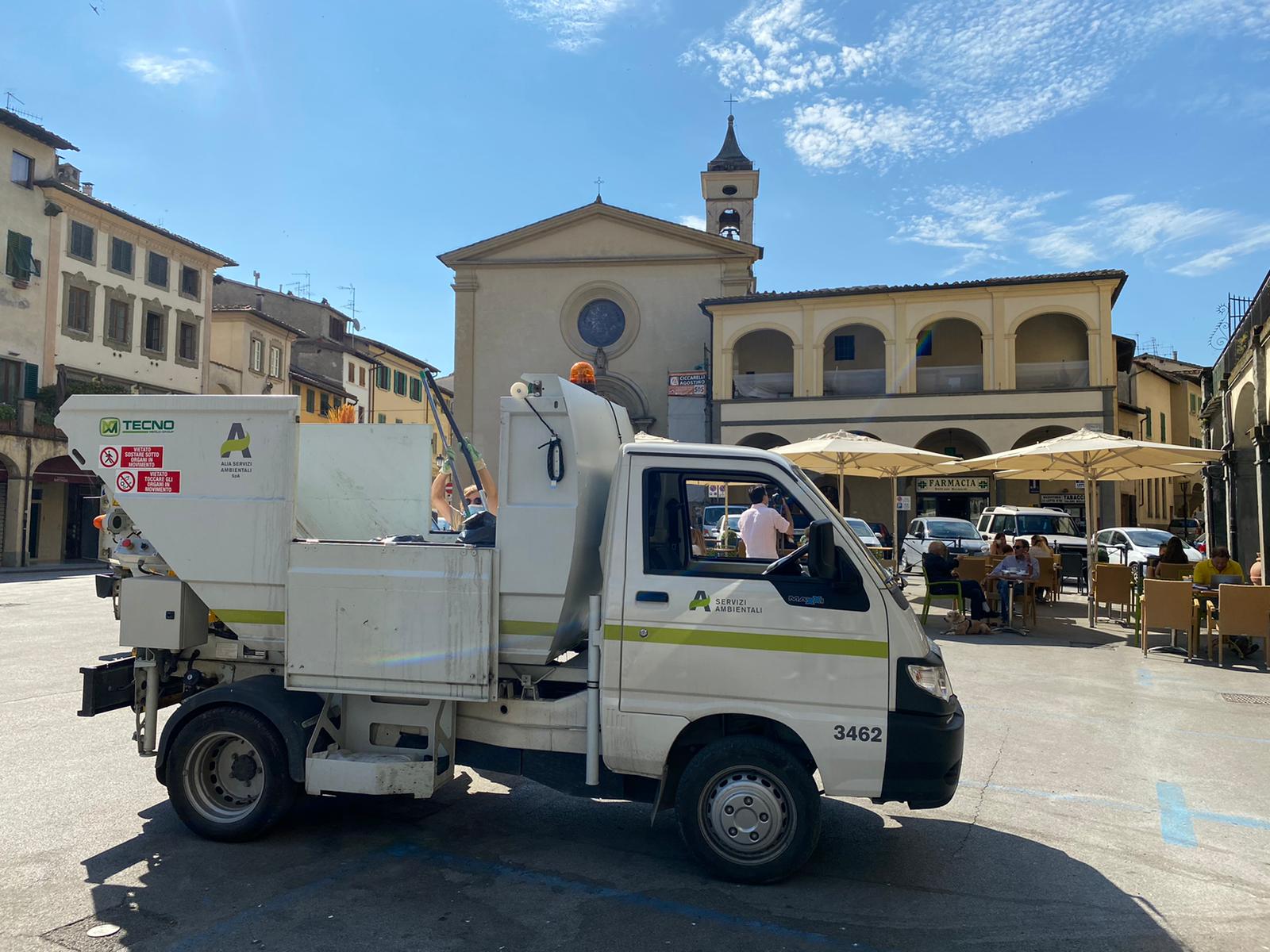 Furgone Alia in Piazza Ficino (Foto da comunicato)