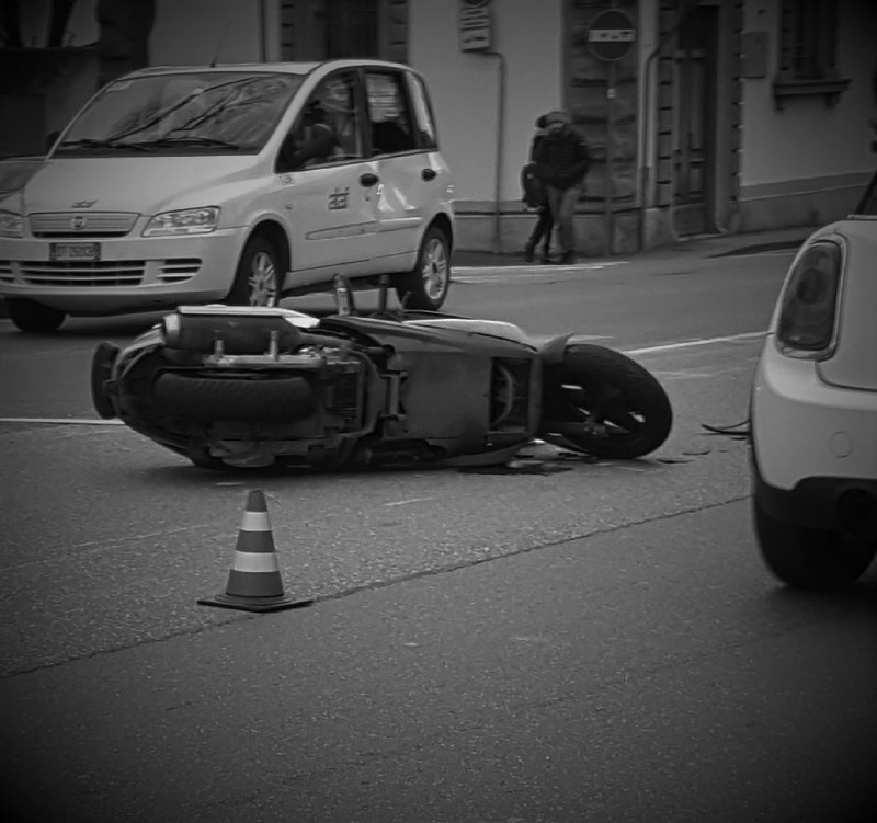 Incidenti stradali, scontro tra due scooter in viale Matteotti, un ferito (foto archivio Antonello Serino Met)