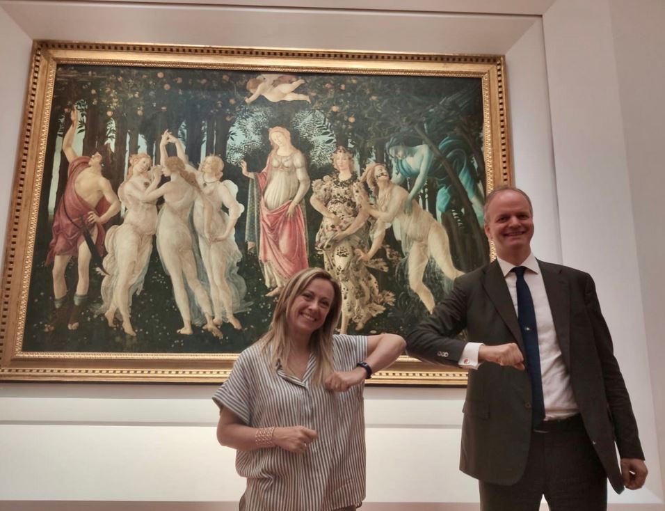 Giorgia Meloni ed Eike Schmidt davanti alla Primavera di Botticelli agli Uffizi