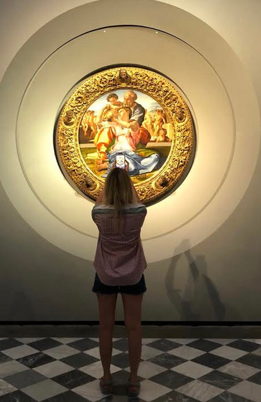 Chiara Ferragni e il Tondo Doni di Michelangelo (Foto da comunicato)