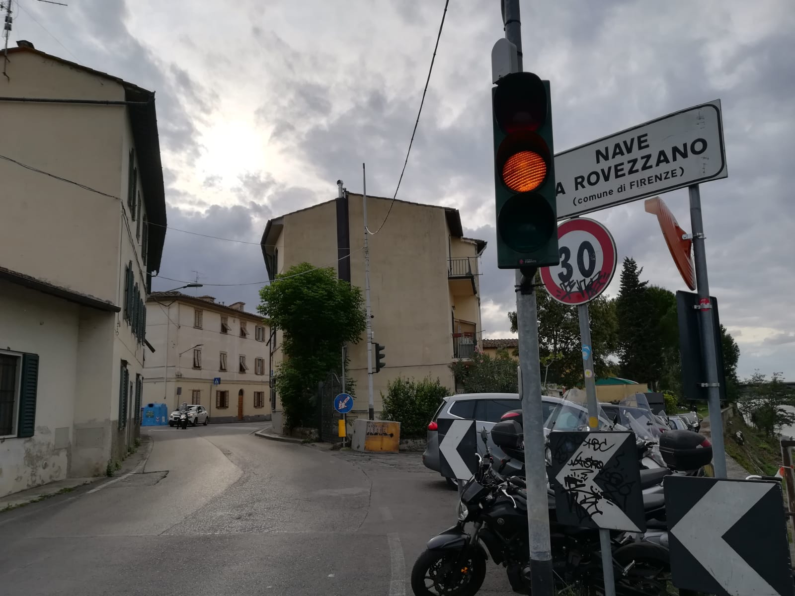 Il nuovo semaforo in via Villamagna