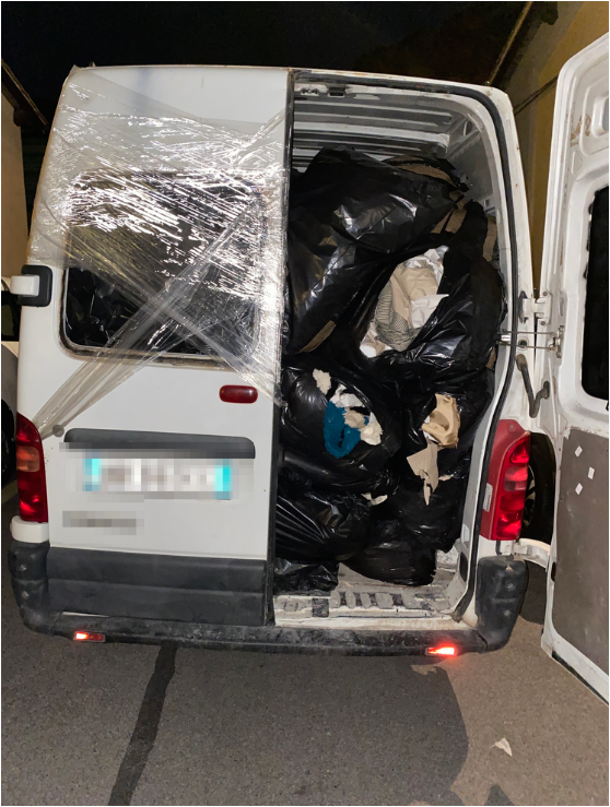 Trasporto illegale di 10 quintali di scarti tessili (Foto da comunicato)