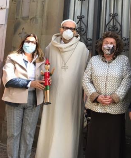 Nella foto da sinistra Anna Iacobacci, Padre Bernardo e Rossana Capitani (Foto da comunicato)