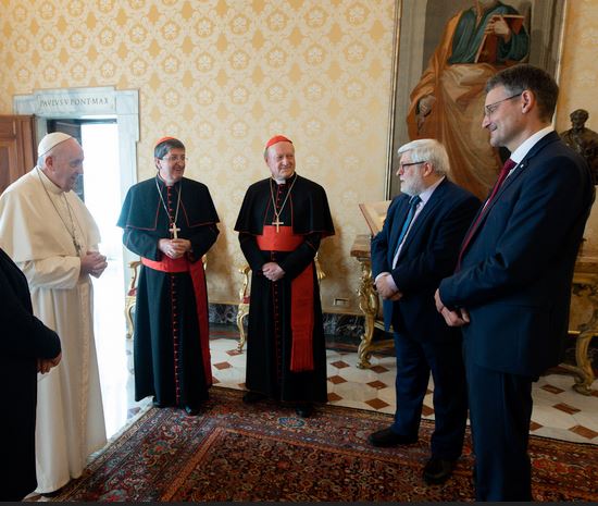 Consegna al Papa della prima copia del Nuovo Testamento greco-latino-italiano