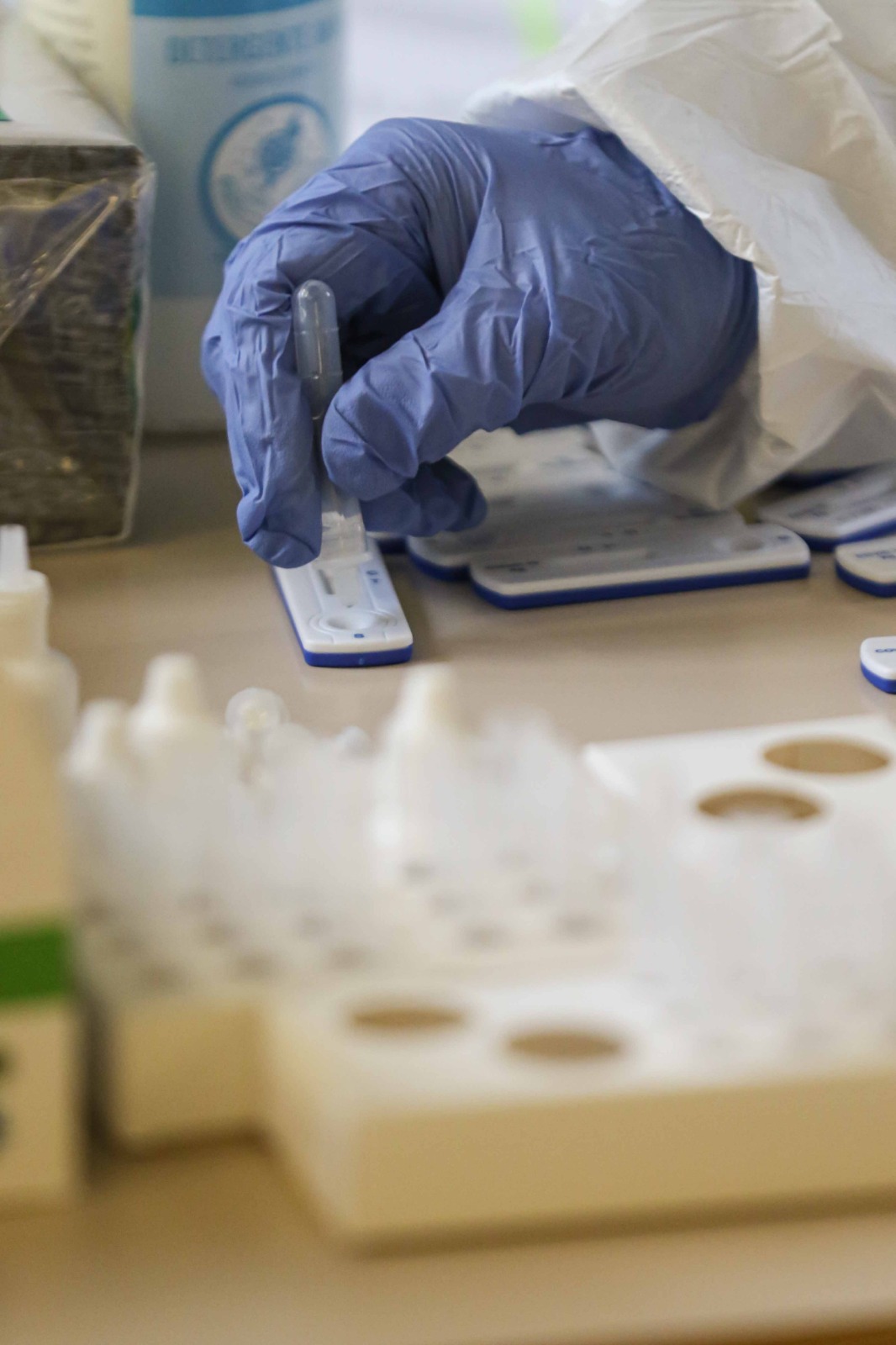 Esami di laboratorio, foto Comune di Fucecchio