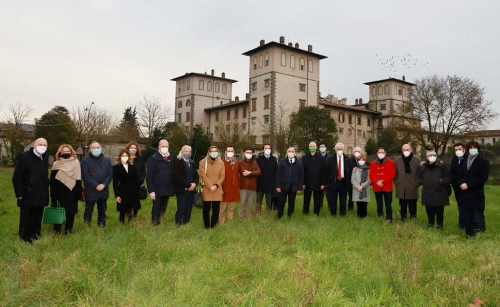 Gli amministratori davanti all'Ambrogiana