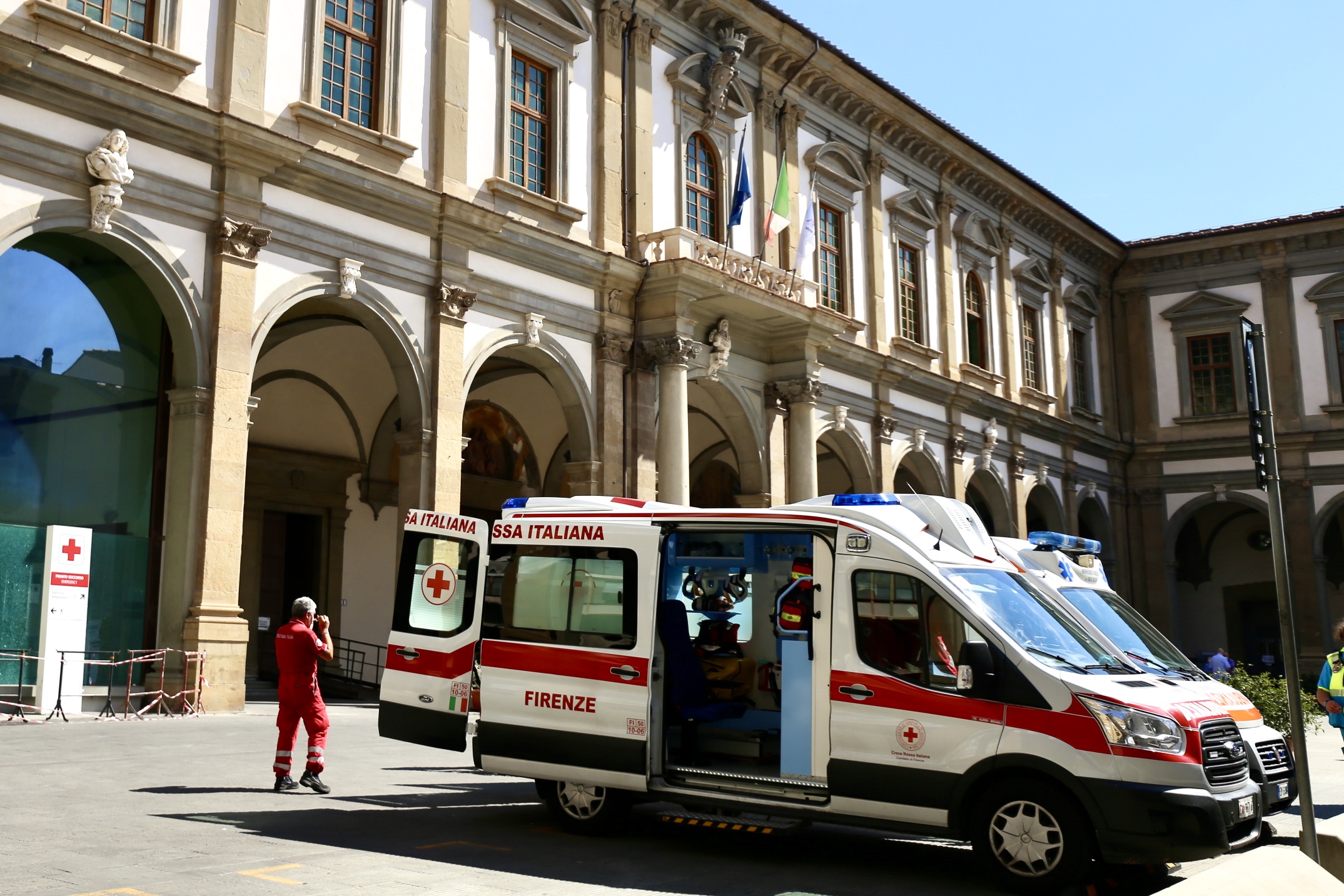 Ambulanza (foto archivio Antonello Serino)