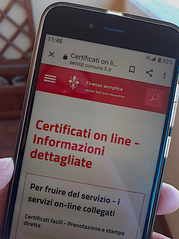 Certificato ora si fa con lo smartphone (foto Antonello Serino)