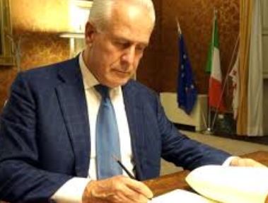 Giani firma l'ordinanza per Viareggio (foto Regione Toscana)