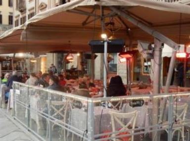 Tavoli all'aperto (foto Confcommercio Firenze)