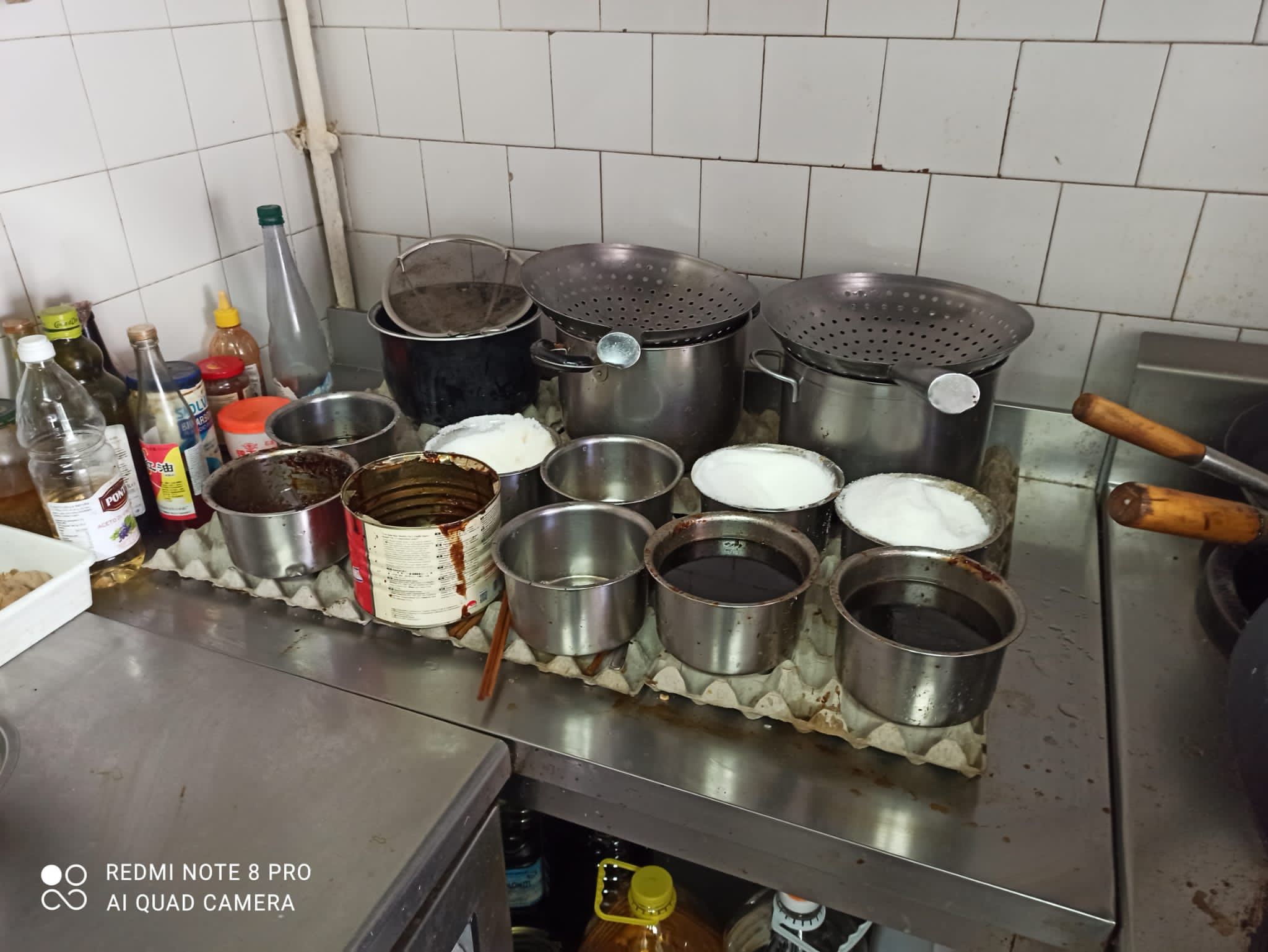 Particolare della cucina del locale denunciato