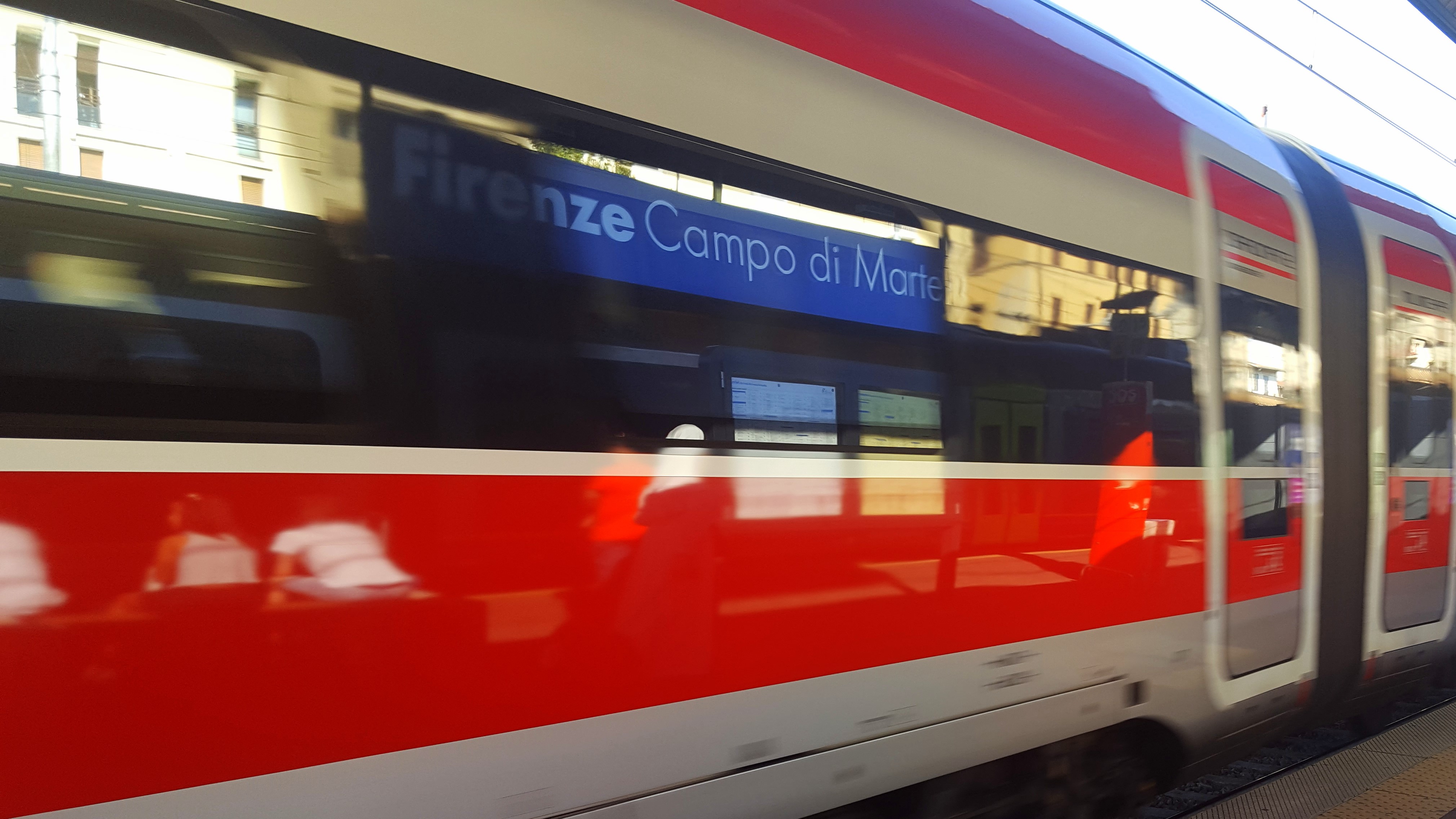 Treno ad alta velocità (foto archivio Antonello Serino)