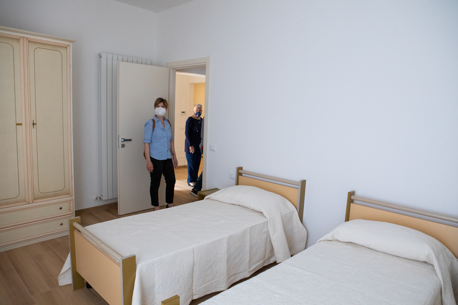 'Casa Pontorme', una delle camere. Nella foto Brenda Barnini, sindaco di Empoli