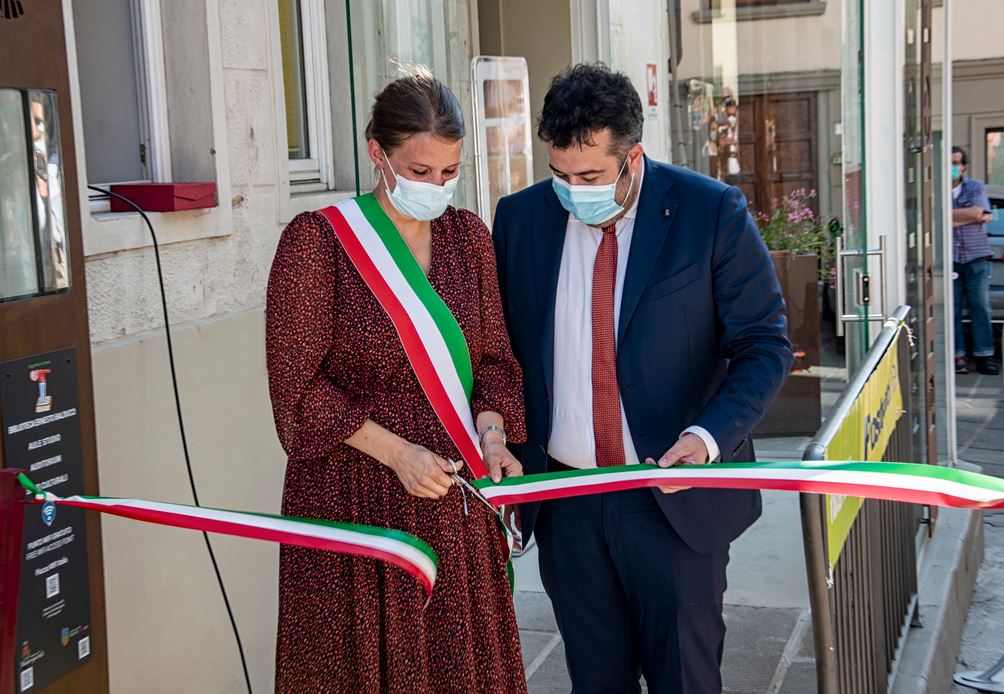 Taglio del nastro al Centro Culturale 'Le Corti'