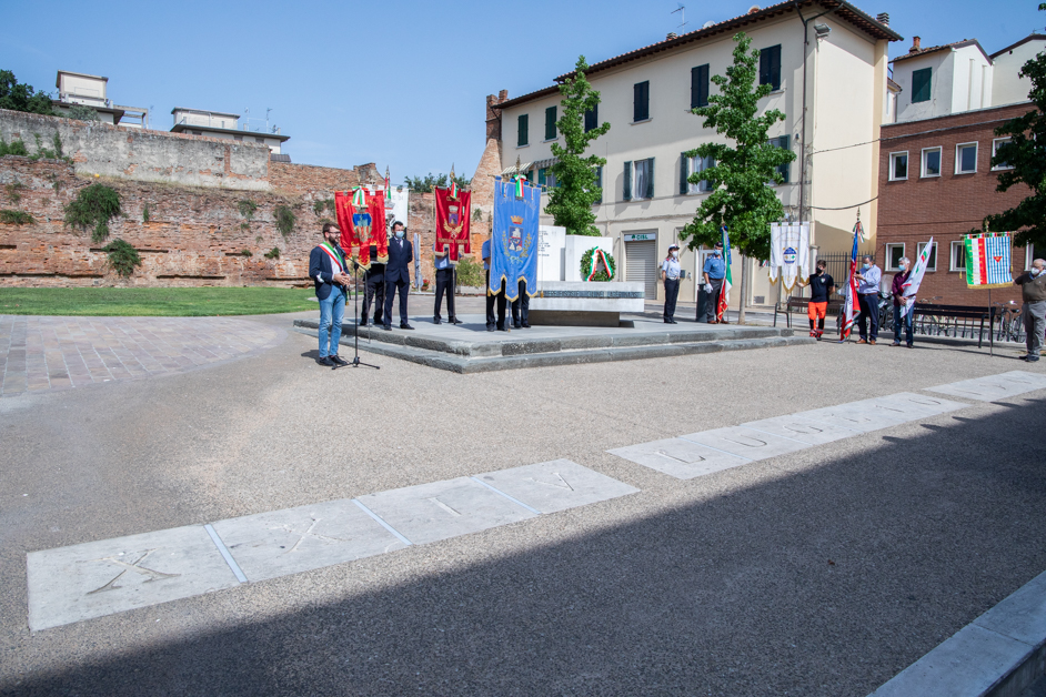 Momento della celebrazione in Piazza XXIV Luglio, la parola al Presidente del Consiglio Comunale di Empoli, Alessio Mantellassi