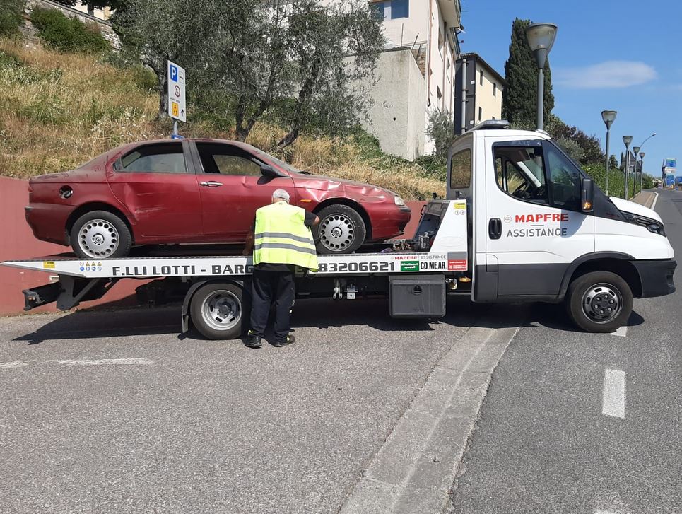 Rimozione di auto abbandonate a San Casciano