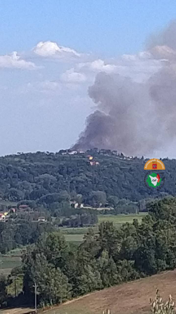 Incendio vicino Castelfiorentino (FI) - fonte Regione Toscana
