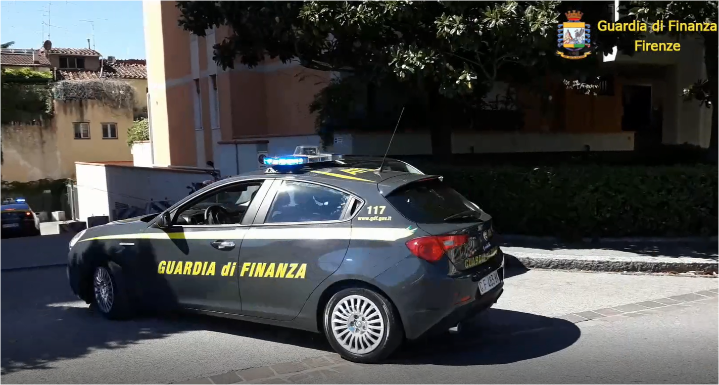 La Polizia di Stato e la Guardia di Finanza di Firenze fermano l'ascesa di un clan camorristico e bloccano finanziamenti Covid (frame da Video GdF)