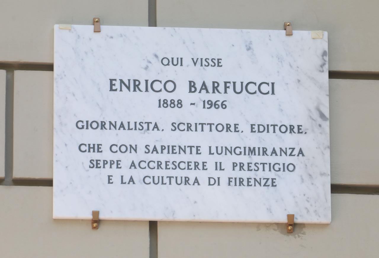 La targa in ricordo di Enrico Barfucci
