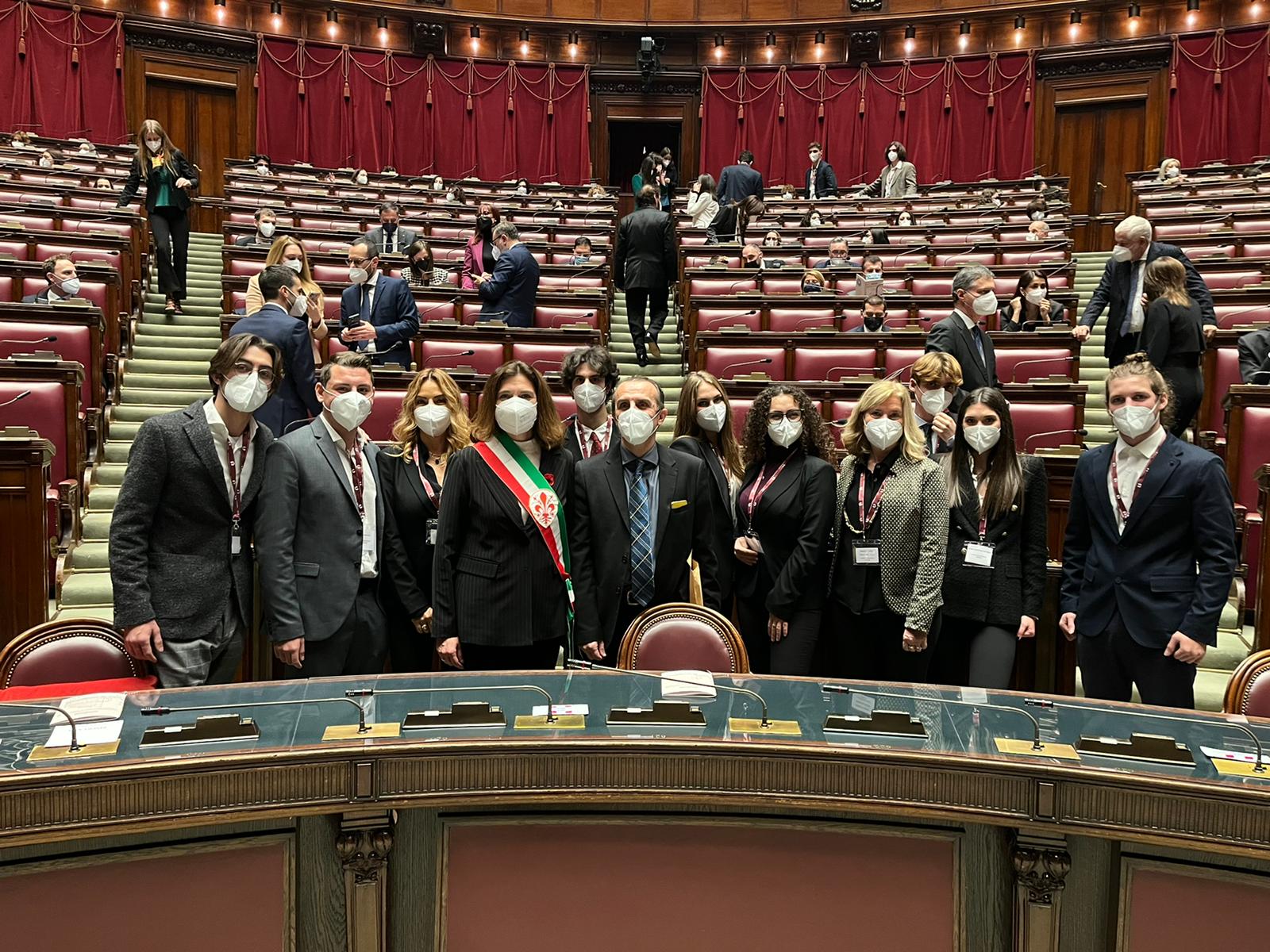 La vicesindaca Alessia Bettini e il presidente del Consiglio comunale Luca Milani alla cerimonia per il 150o anniversario della prima seduta del Parlamento italiano