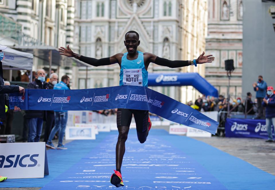 Firenze Marathon 2021, arrivo del vincitore Kotut