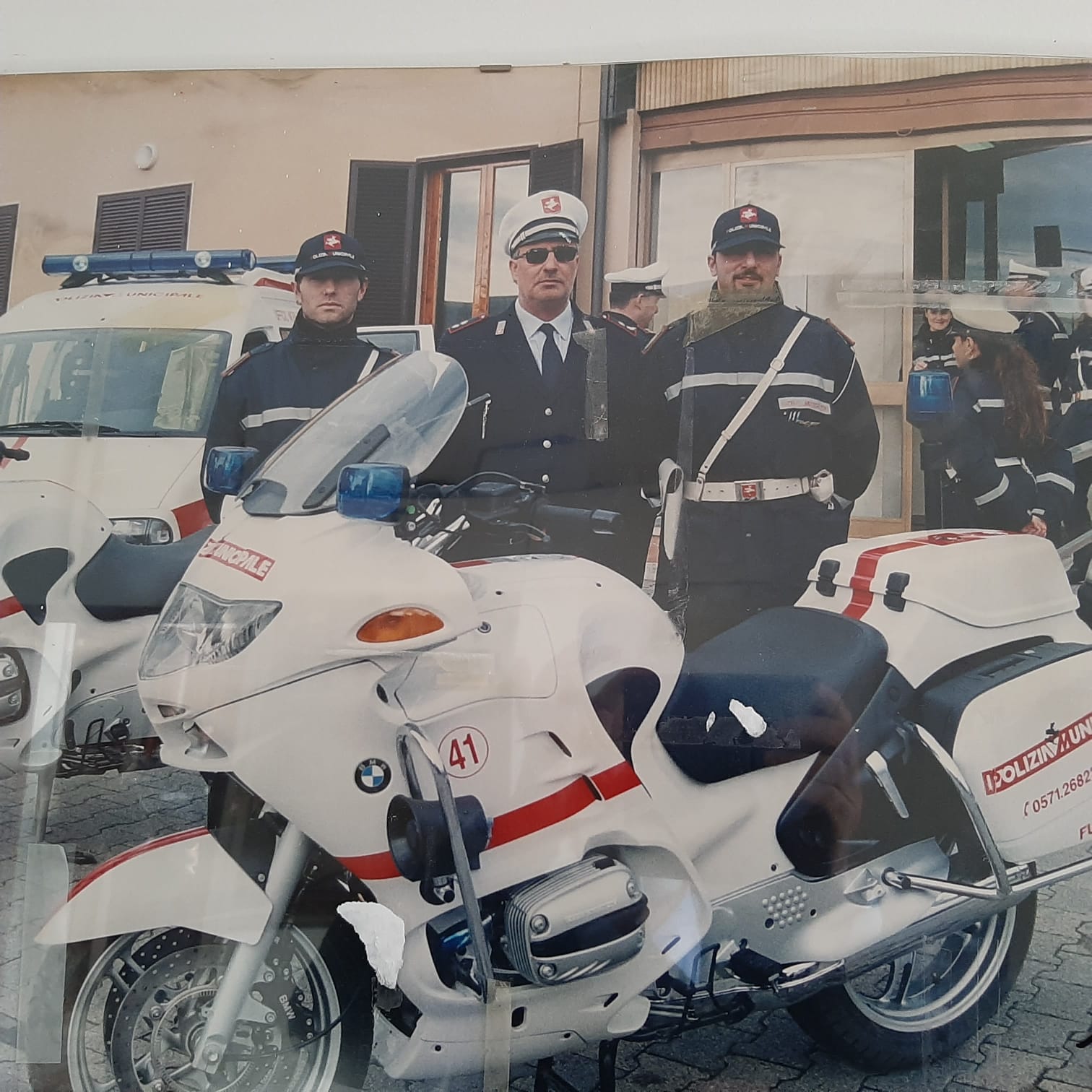 Al centro l'agente della polizia municipale Graziano Banchini (Fonte foto Comune di Fucecchio)