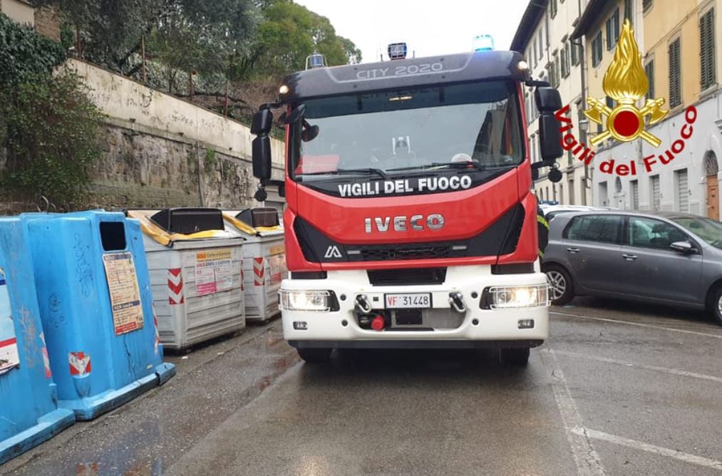 Intervento dei Vigili del Fuoco in via della Fornace a Firenze