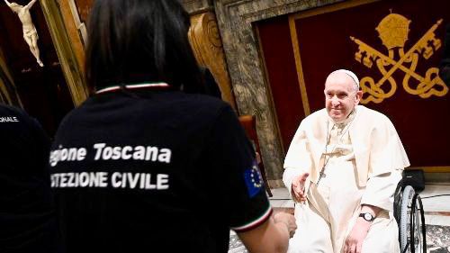 Protezione civile, i volontari toscani con assessora Monni in udienza da Papa Francesco (fonte foto Regione Toscana) 