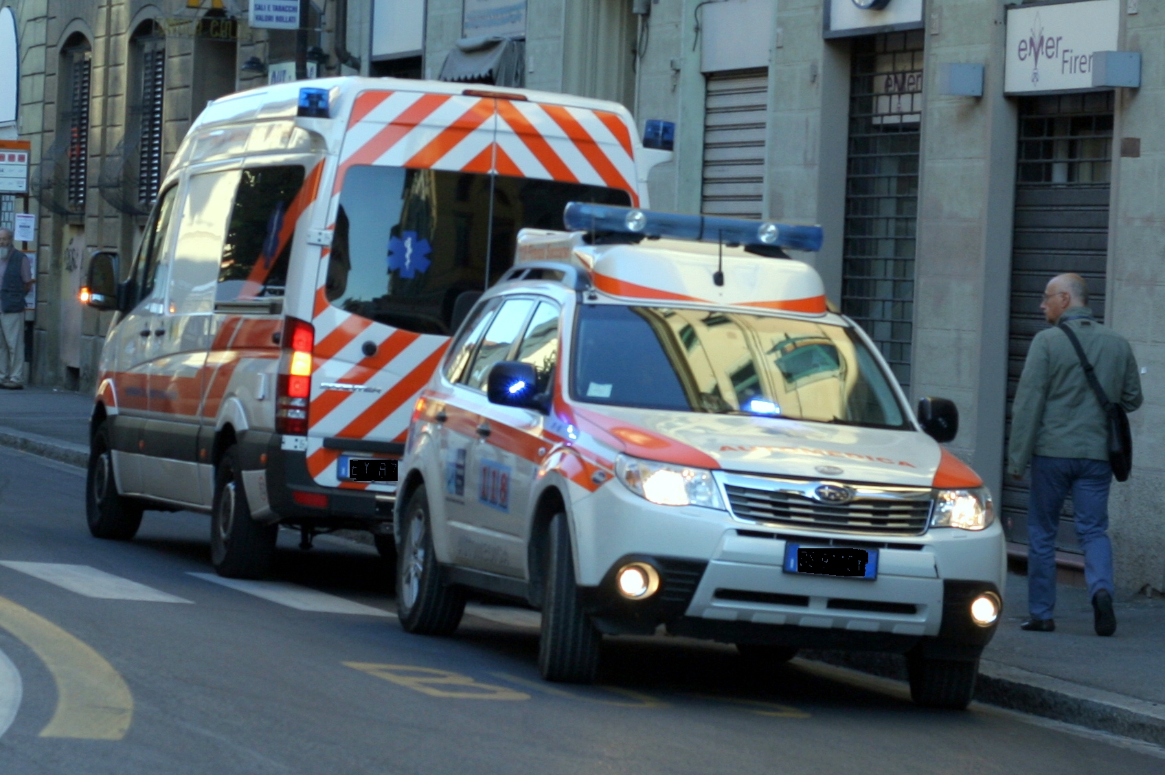 Ambulanze (foto di Antonello Serino)