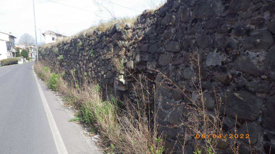Muri ammalorati Torrente Agna oggetto intervento (Fonte foto Consorzio Bonifica Medio Valdarno)