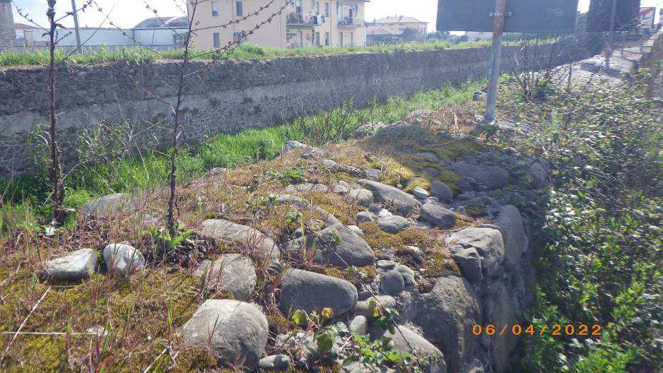 Muri ammalorati Torrente Agna oggetto intervento (Fonte foto Consorzio Bonifica Medio Valdarno)