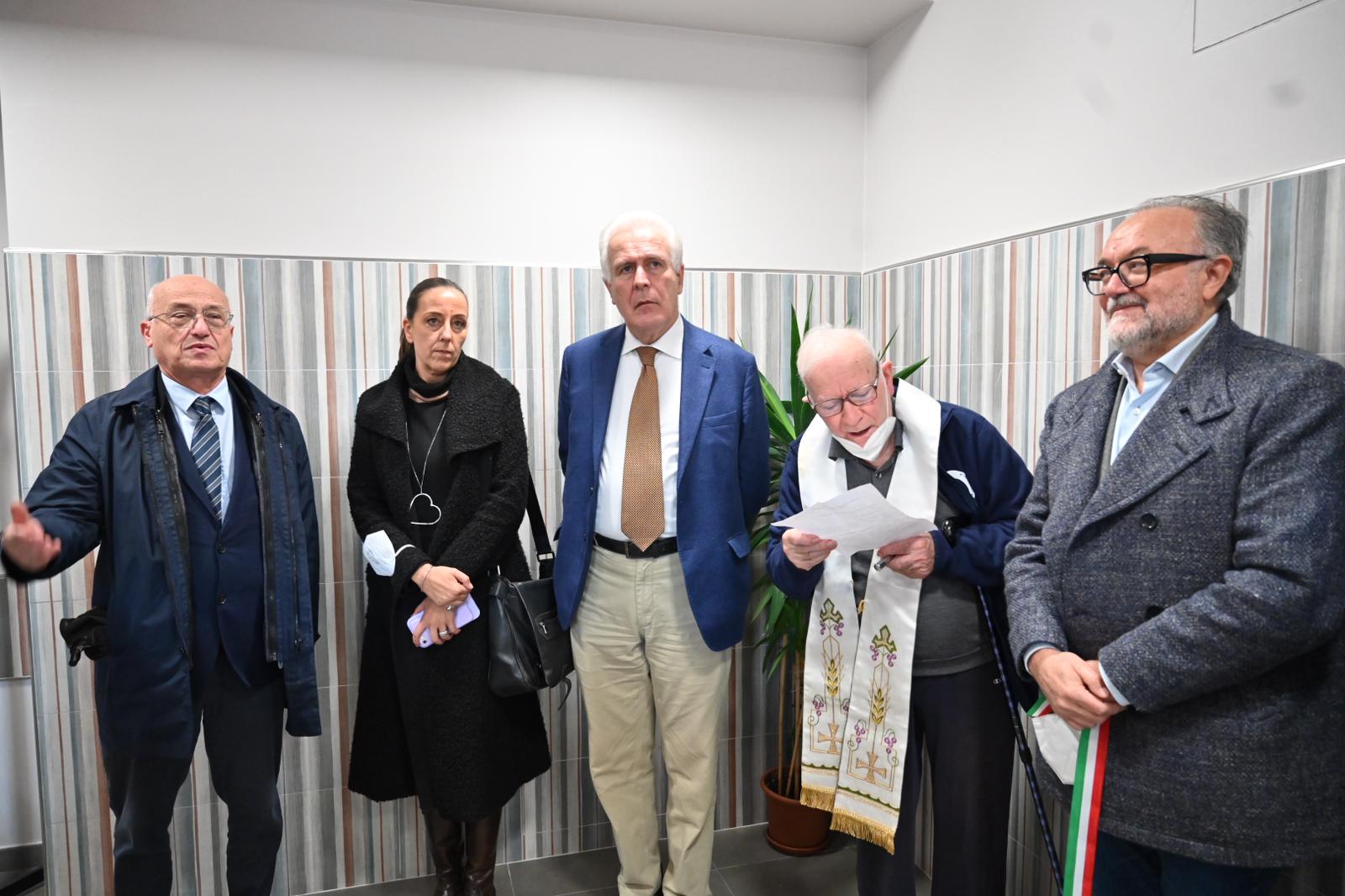 Da sinistra Landini, Funaro, Giani, padre Ghilardi, Morello (Foto Ausl Toscana Centro)