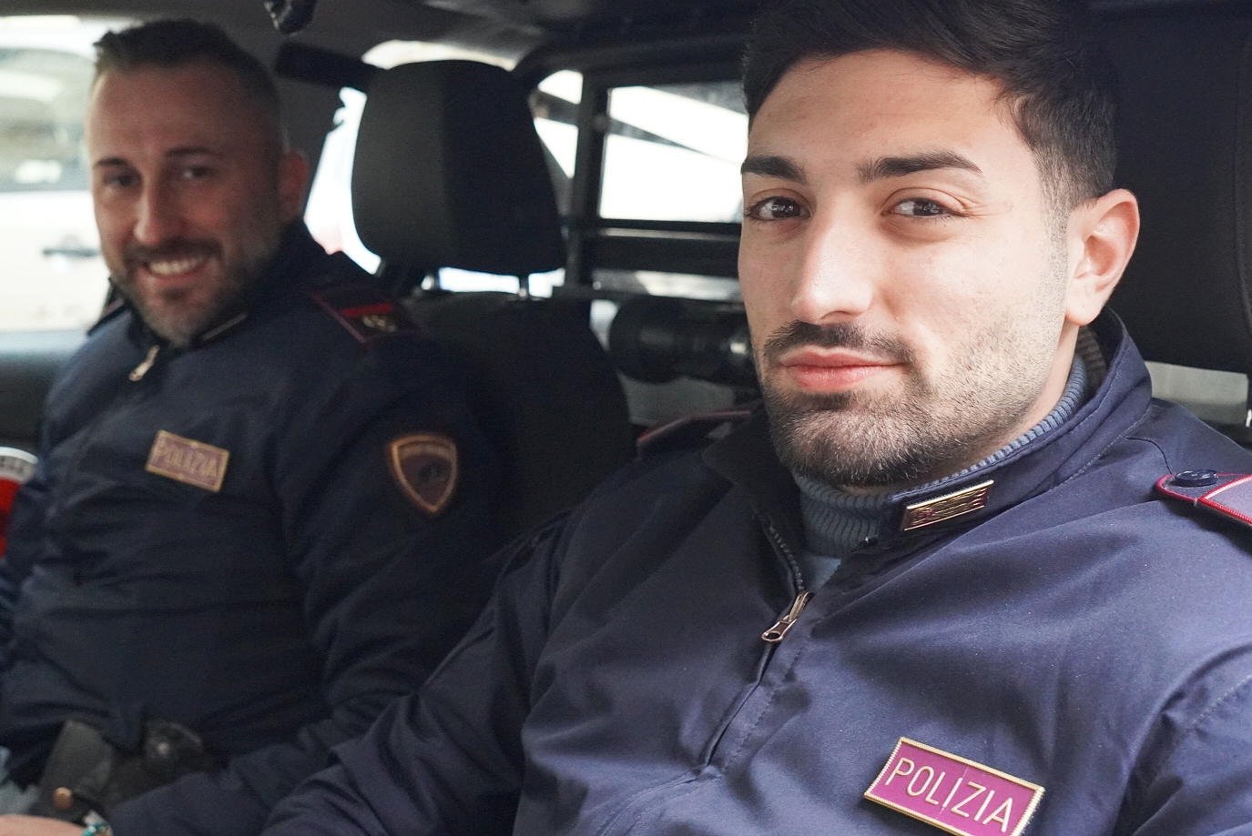 Due degli agenti intervenuti (fonte foto comunicato stampa)